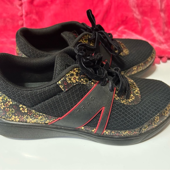 7-1/2 Alegria Sneakers with floral Design - Picture 7 of 12